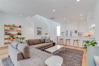 10913 1/2 Otsego St, North Hollywood, CA 91601