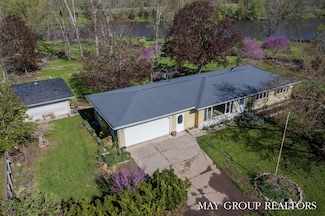 250 Meadowlane Dr, Portland, MI 48875
