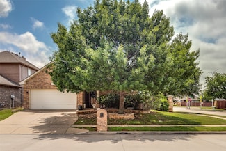 2200 Laurel Forest Dr, Fort Worth, TX 76177