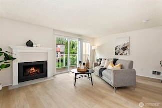 18526 52nd Ave W Unit B3, Lynnwood, WA 98037