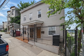 31 van Cortlandt Park Ave, Yonkers, NY 10701