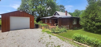 307 N Wood St, Edwardsport, IN 47528