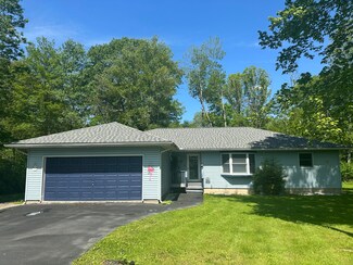 5238 Mountain View Dr, Stroudsburg, PA 18360