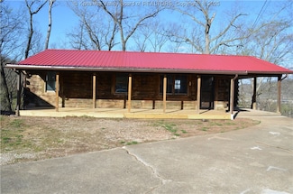 85 Houston St, Nitro, WV 25143