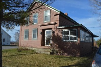 538 Ledge Hill Rd, Corinth, ME 04427