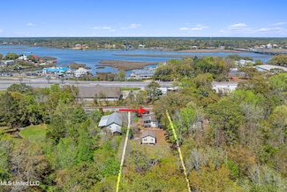 718 Signal St, Ocean Springs, MS 39564