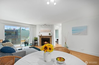 7323 Sand Point Way NE Unit 311, Seattle, WA 98115