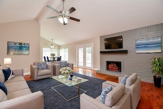 1214 Ashwood Dr, Sugar Land, TX 77498