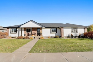 5302 Skye Loch Dr, Hastings, NE 68901