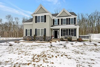 1166 Woodberry Dr, Mountain Top, PA 18707