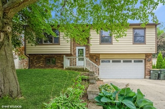 6407 Hillcrest Rd, Cary, IL 60013