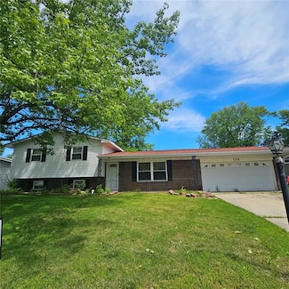 105 Chateau Dr, Fairview Heights, IL 62208