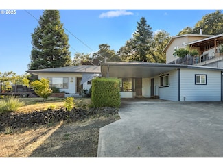 1842 NW Dogwood St, Roseburg, OR 97471