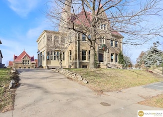 140 N 39th St, Omaha, NE 68131