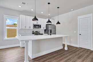 204 Booker T Washington Unit B St, Conroe, TX 77301