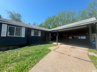 1510 Lazy Ln, Clinton, IA 52732