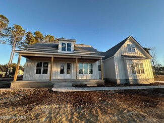 1029 Crown Pointe Dr, Hampstead, NC 28443