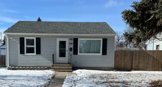919 N 26th St, Grand Forks, ND 58203