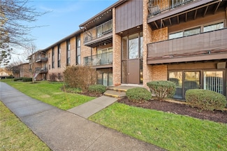 16460 Heather Ln Unit 102, Middleburg Heights, OH 44130