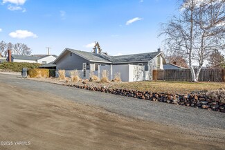 209 S Ridgeway Dr, Yakima, WA 98901