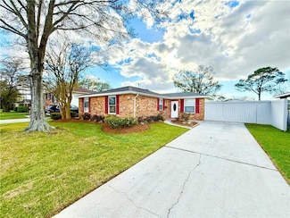 644 Willowbrook Dr, Gretna, LA 70056