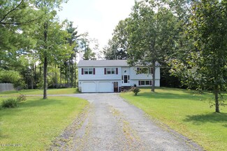81 George St, Lee, MA 01238