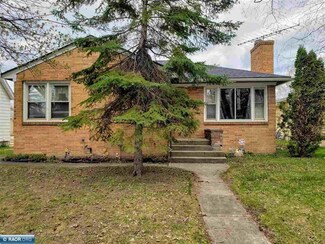 208 7th St NW, Chisholm, MN 55719