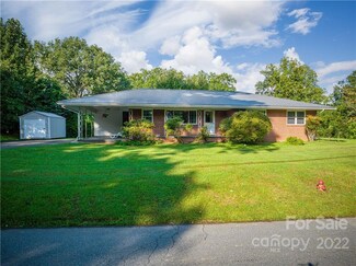 132 Ridgeway St, Sylva, NC 28779