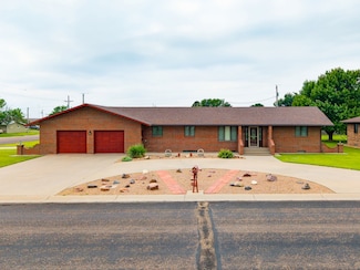 303 Elm Ave, Oakley, KS 67748