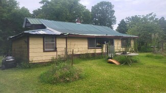 103 Elm St, Wickes, AR 71937