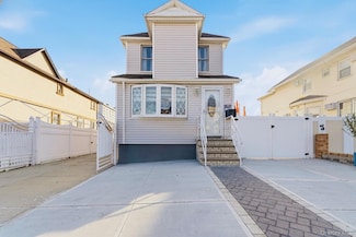 13724 133rd Ave, Jamaica, NY 11436