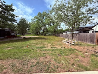 721 E Bullock St, Denison, TX 75021