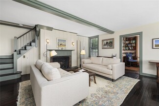 10 Casey Ct, Newport, RI 02840