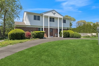 28 Middle Rd, Riverhead, NY 11901
