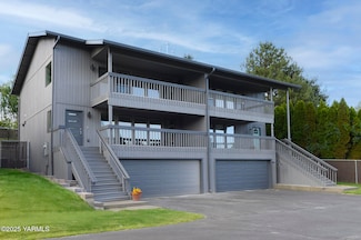 3 Burning Tree Dr, Yakima, WA 98902