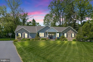 24 Red Bud Dr, Millersville, PA 17551