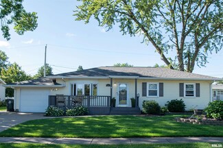 1611 W Garfield St, Davenport, IA 52804