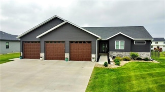 406 5th St SE, State Center, IA 50247