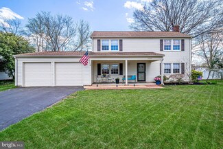 13105 Pebble Ln, Fairfax, VA 22033