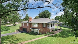 2 Sappington Acres Dr, Saint Louis, MO 63126
