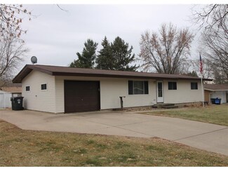 102 Evergreen Dr E, Cannon Falls, MN 55009