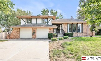 503 Woodbine Cir, Papillion, NE 68046