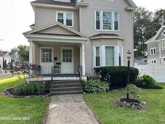 27 Kingsboro Ave, Gloversville, NY 12078