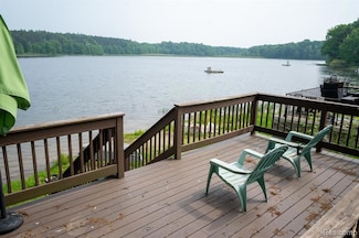 3236 Shady Oak Dr, Columbiaville, MI 48421