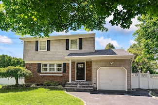 170 Lenox St, Port Jefferson Station, NY 11776