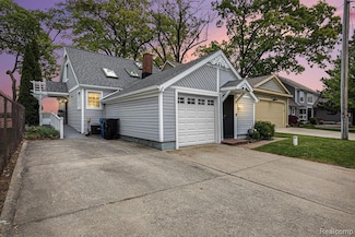 13147 Lake Shore Dr, Fenton, MI 48430