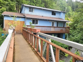 464 Schoenbar Rd, Ketchikan, AK 99901