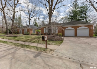 4 Timberwood Ct, Moline, IL 61265