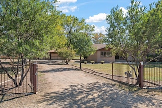 11 Riverside Rd, Peralta, NM 87042