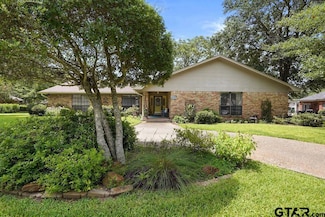 203 Spring Lake Dr, Mineola, TX 75773